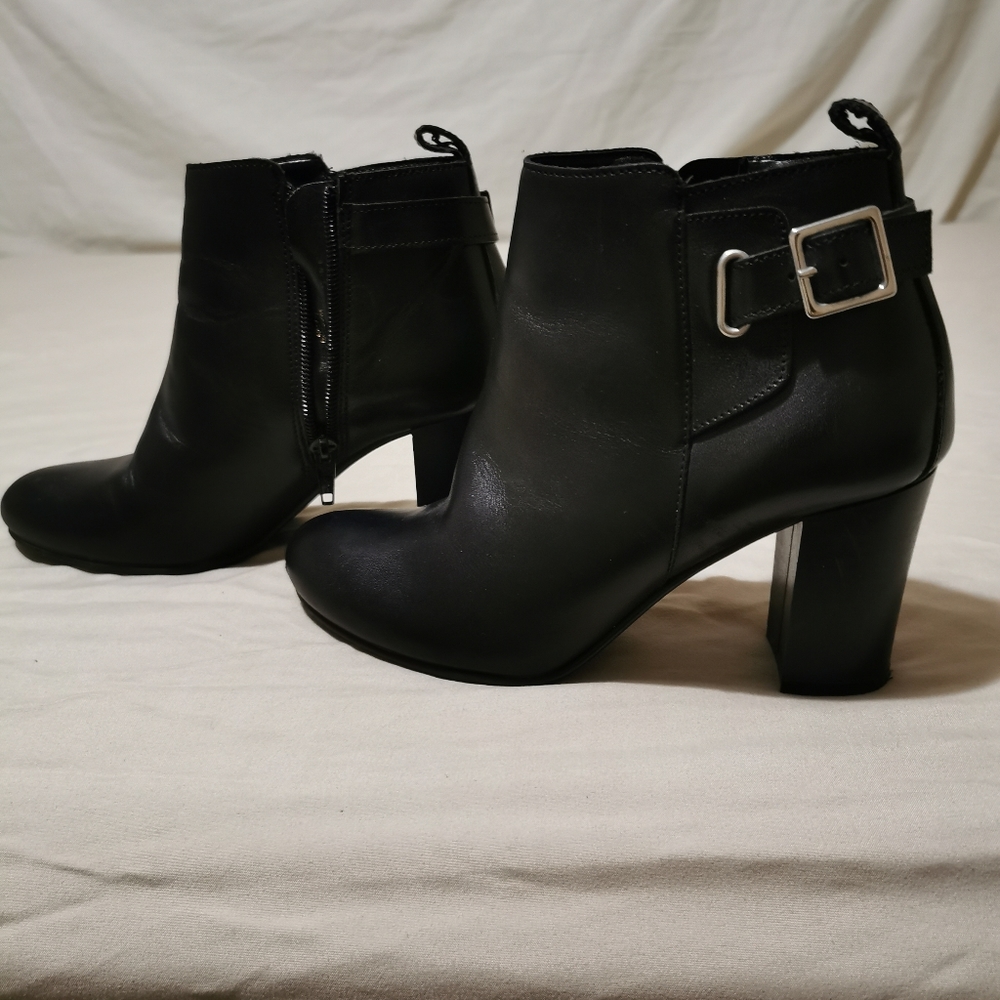 Town shoes Black leather heel low boots size 6